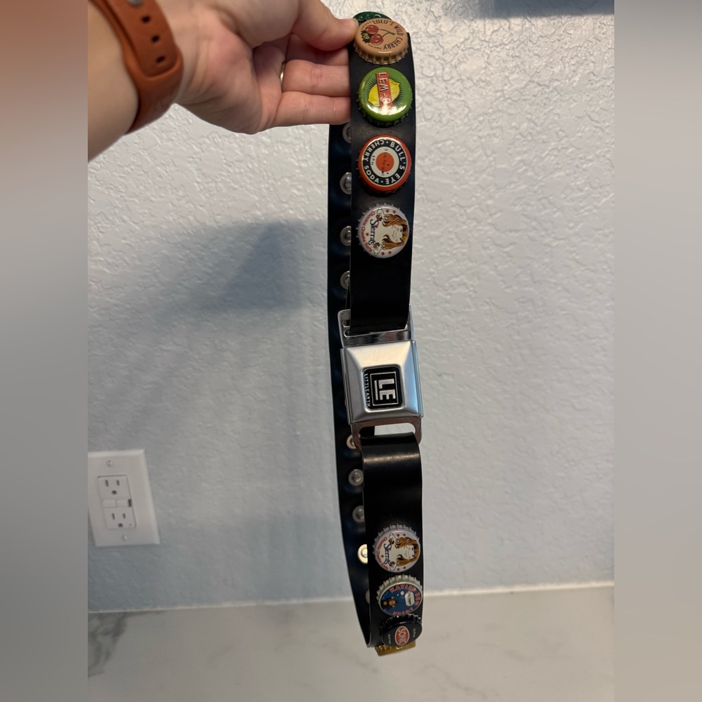 Vintage y2k little earth bottle cap seat belt size M